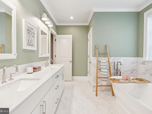 5537 Hawthorne Place NW, Washington DC 20016