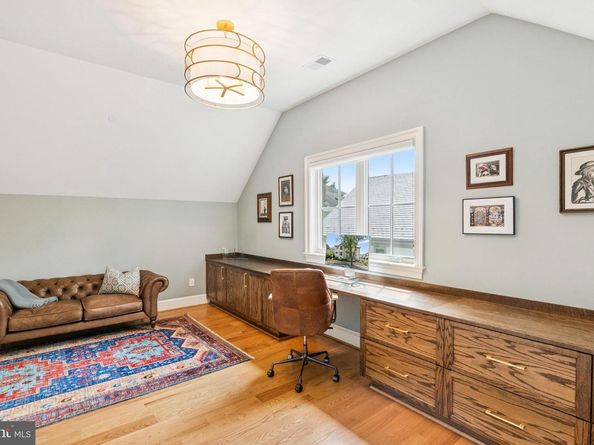 5537 Hawthorne Place NW, Washington DC 20016