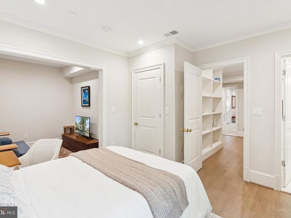 5537 Hawthorne Place NW, Washington DC 20016
