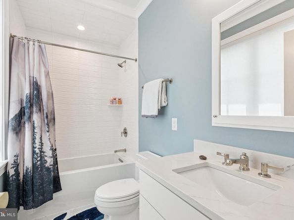 5537 Hawthorne Place NW, Washington DC 20016