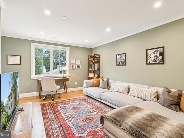 5537 Hawthorne Place NW, Washington DC 20016