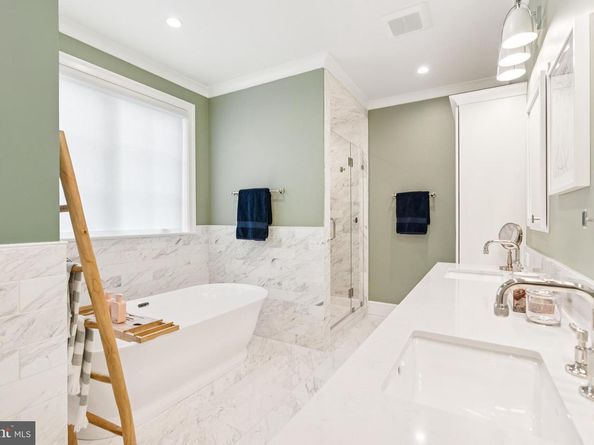 5537 Hawthorne Place NW, Washington DC 20016