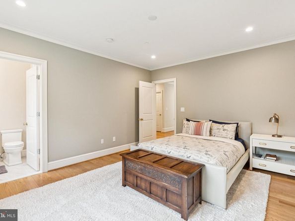 5537 Hawthorne Place NW, Washington DC 20016