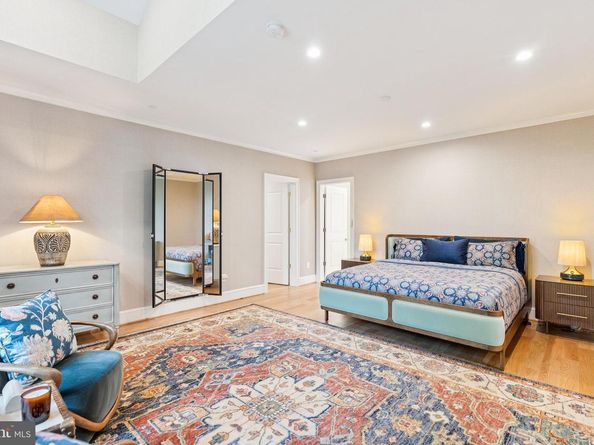 5537 Hawthorne Place NW, Washington DC 20016