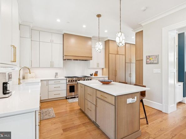 5537 Hawthorne Place NW, Washington DC 20016