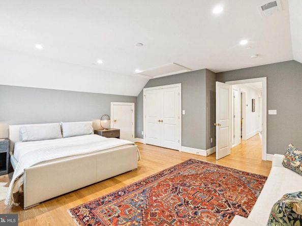 5537 Hawthorne Place NW, Washington DC 20016