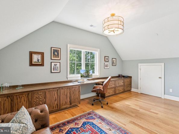 5537 Hawthorne Place NW, Washington DC 20016