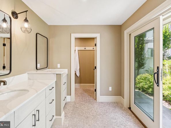 5537 Hawthorne Place NW, Washington DC 20016