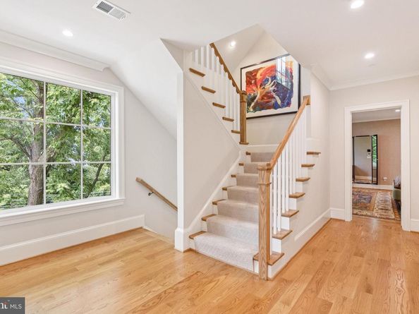 5537 Hawthorne Place NW, Washington DC 20016