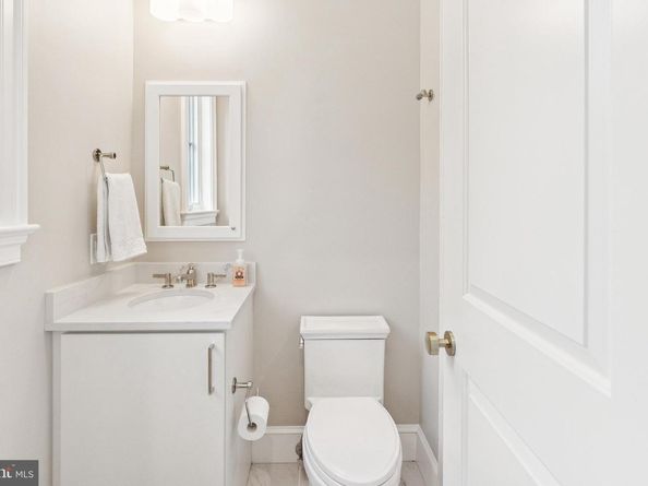 5537 Hawthorne Place NW, Washington DC 20016
