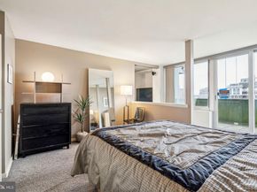 604 S Washington Square 1408, Philadelphia PA 19106