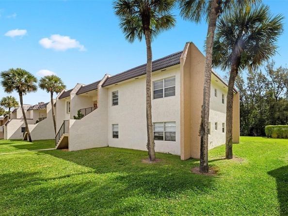 110 Lake Meryl Drive 216, West Palm Beach FL 33411