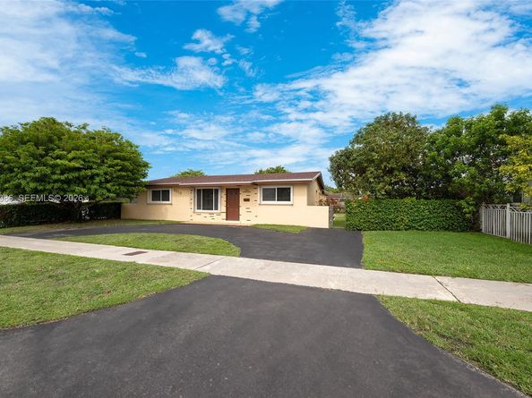 3210 SW 94th Court, Miami FL 33165