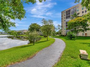 2112 S Cypress Bend Dr 401, Pompano Beach FL 33069