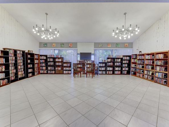 2112 S Cypress Bend Dr 401, Pompano Beach FL 33069