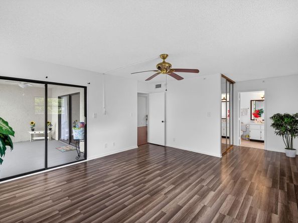 2112 S Cypress Bend Dr 401, Pompano Beach FL 33069