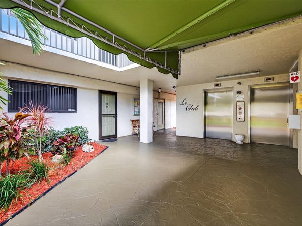 2112 S Cypress Bend Dr 401, Pompano Beach FL 33069