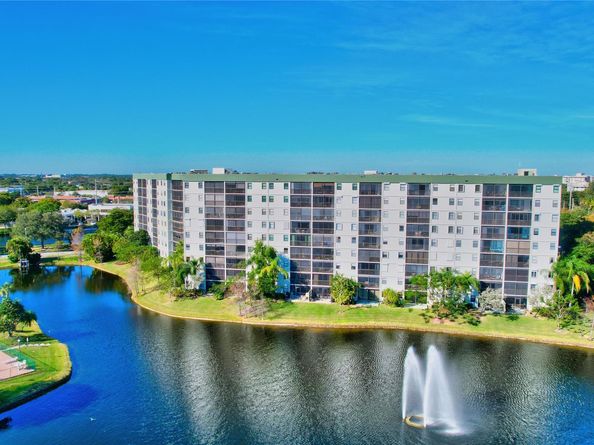 2112 S Cypress Bend Dr 401, Pompano Beach FL 33069