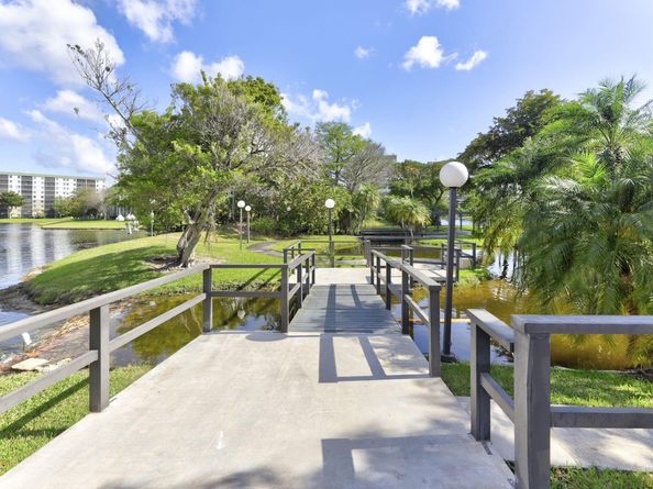 2112 S Cypress Bend Dr 401, Pompano Beach FL 33069