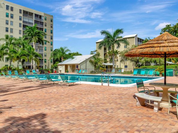 2112 S Cypress Bend Dr 401, Pompano Beach FL 33069