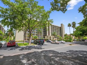 2112 S Cypress Bend Dr 401, Pompano Beach FL 33069