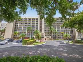 2112 S Cypress Bend Dr 401, Pompano Beach FL 33069