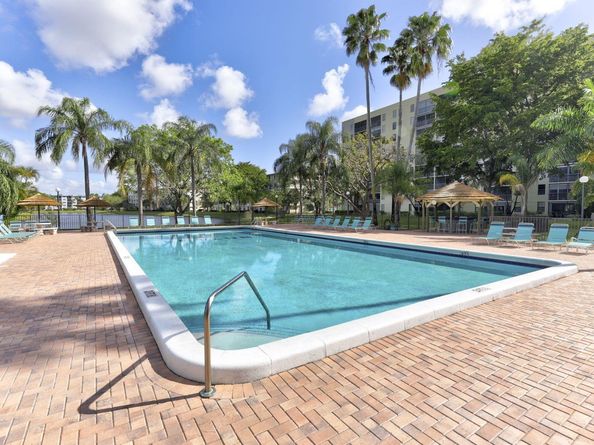 2112 S Cypress Bend Dr 401, Pompano Beach FL 33069