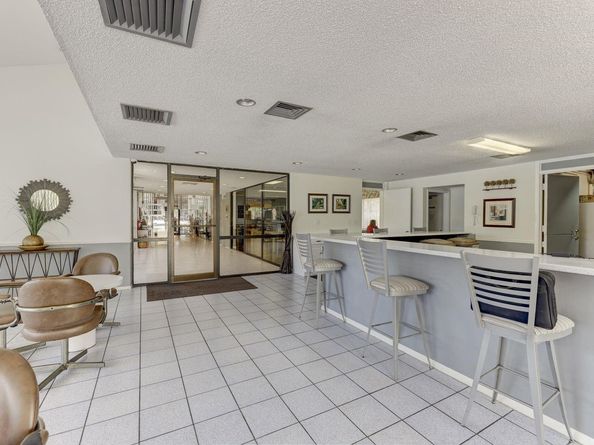 2112 S Cypress Bend Dr 401, Pompano Beach FL 33069
