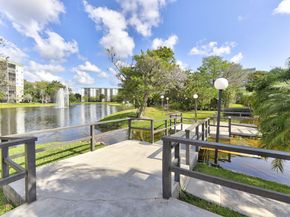 2112 S Cypress Bend Dr 401, Pompano Beach FL 33069