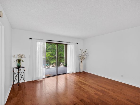 2112 S Cypress Bend Dr 401, Pompano Beach FL 33069