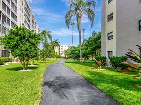2112 S Cypress Bend Dr 401, Pompano Beach FL 33069