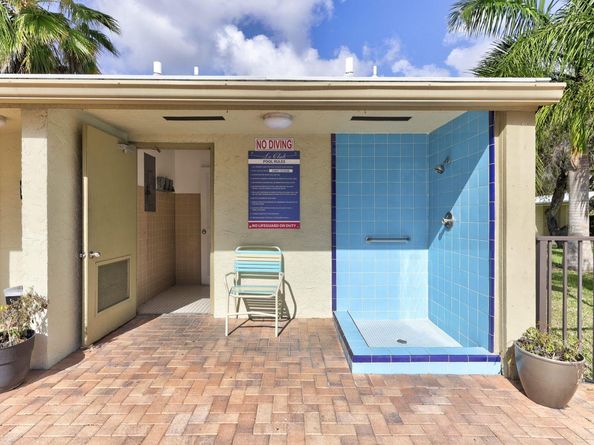 2112 S Cypress Bend Dr 401, Pompano Beach FL 33069