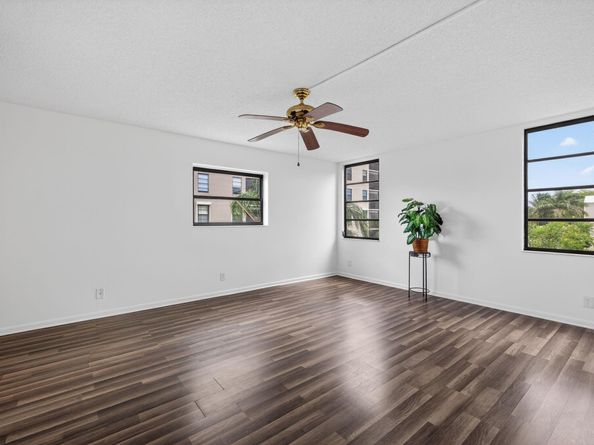 2112 S Cypress Bend Dr 401, Pompano Beach FL 33069