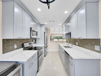 21207 Lago Cir