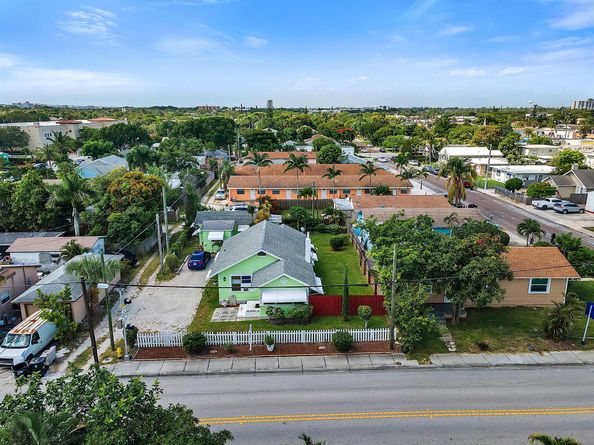 713 10th Avenue N, Lake Worth Beach FL 33460