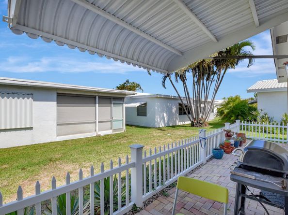 2115 SW 22nd Street, Boynton Beach FL 33426