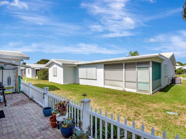 2115 SW 22nd Street, Boynton Beach FL 33426
