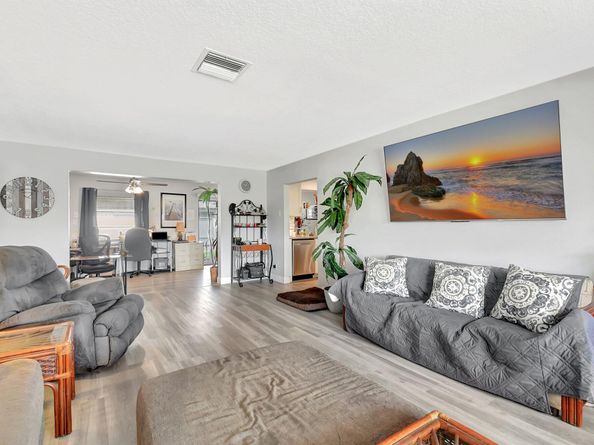 2115 SW 22nd Street, Boynton Beach FL 33426