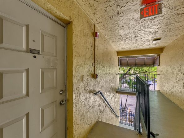 3083 N Oakland Forest Dr 302, Oakland Park FL 33309