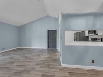 3083 N Oakland Forest Dr