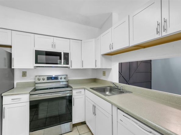 3083 N Oakland Forest Dr 302, Oakland Park FL 33309