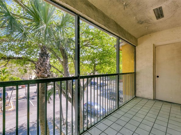 3083 N Oakland Forest Dr 302, Oakland Park FL 33309