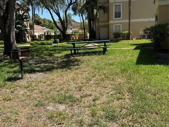 733 Riverside Dr 1216, Coral Springs FL 33071