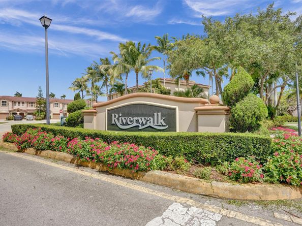 219 Riverwalk Cir 219, Sunrise FL 33326