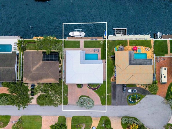 2739 NE 10 Street, Pompano Beach FL 33062