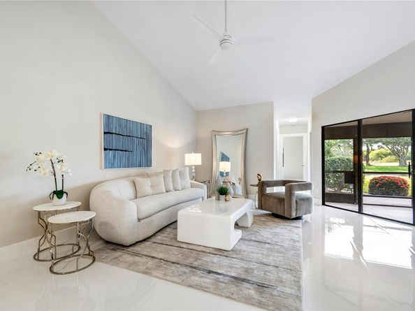 5794 Parkwalk Cir, Boynton Beach FL 33472