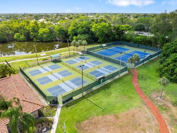5794 Parkwalk Cir, Boynton Beach FL 33472