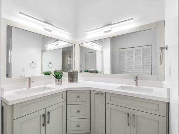 5794 Parkwalk Cir, Boynton Beach FL 33472