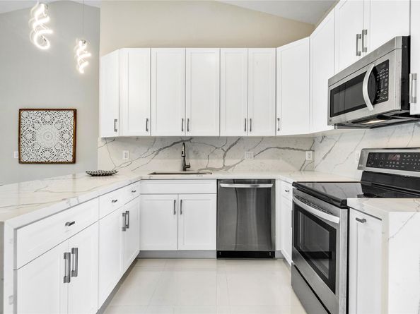 5794 Parkwalk Cir, Boynton Beach FL 33472
