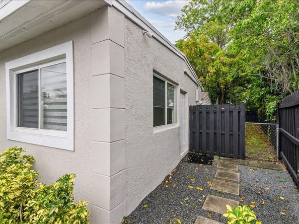 1032 NW 11th Place, Fort Lauderdale FL 33311